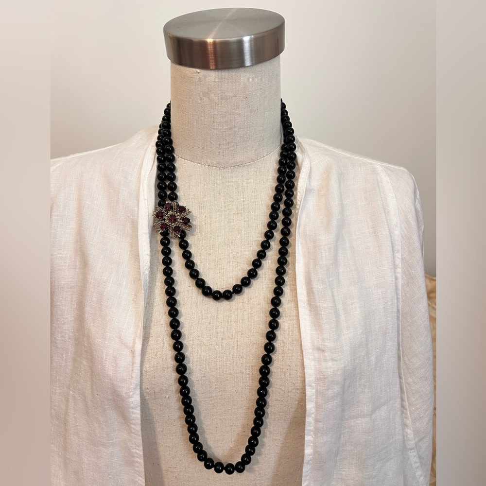 Glass Black Beaded Necklace ( brooches are not included) - Picture 4 of 4